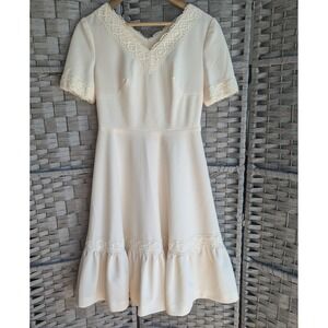 Vtg Cream Crochet Lace Trim Fit & Flare Ruffle Hem Dress V-Neck Coquette‎ Bridal